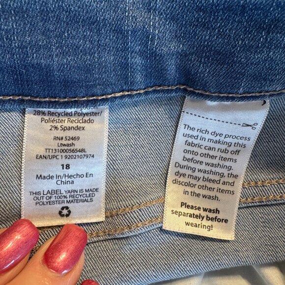 ❤️MID-RISE DENIM JEAN SHORTS  LIGHTLY DISTRESSED   PLUS 18 - Picture 4 of 6